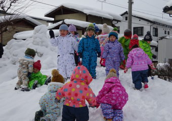 新学期初めての雪遊びをしたよ♪